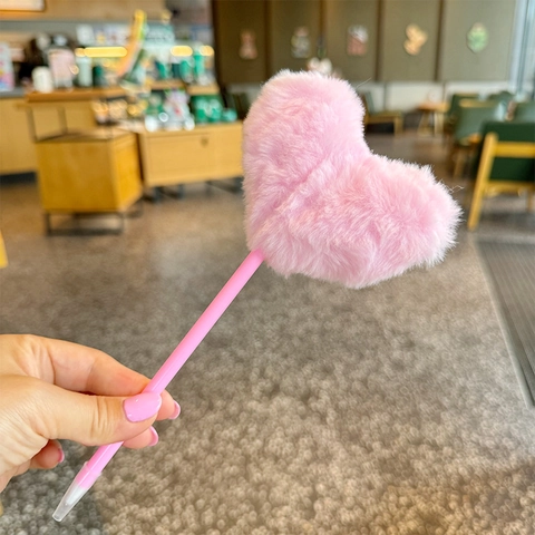 Schattige Hartvormige Pluche Bal Balpen Kleurrijke Plastic Schrijfpennen Voor Kinderen Meisjes Cadeau Nieuwigheid