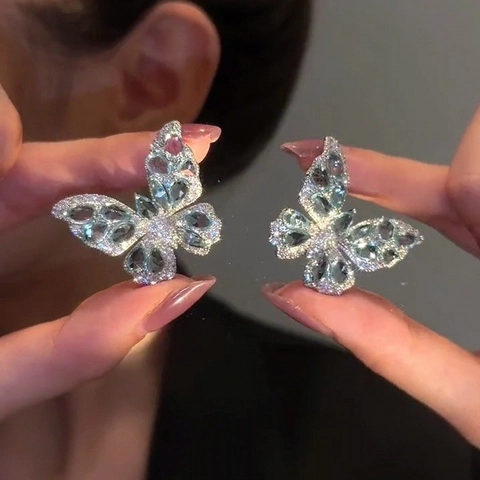Schmetterling Ohrstecker Mit Hellblauen Zirkonia Steinen Und Silbernem Ohrstecker Elegant Luxus Mode Für Frauen