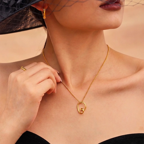 Hohl Unregelmäßiges Herz Anhänger Halskette Für Frauen Edelstahl Vergoldet Einfach Ins Stil Schlüsselbein Kette Schmuck