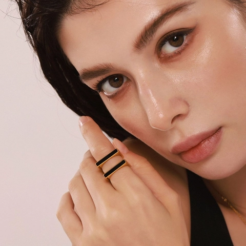Minimalistischer Geometrischer Quadratischer Ring Edelstahl Schwarzes Acryl Inlay 18K Vergoldet INS Schmuck Für Damen
