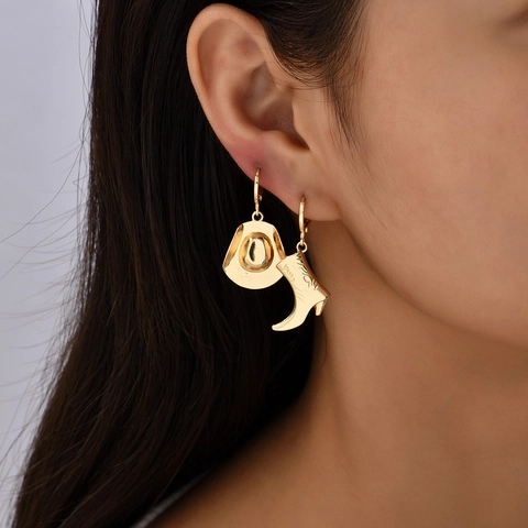 Boucles D'oreilles Pendantes Asymétriques Alliage De Zinc Style Chapeau Et Botte De Cowboy Doré Pour Femmes