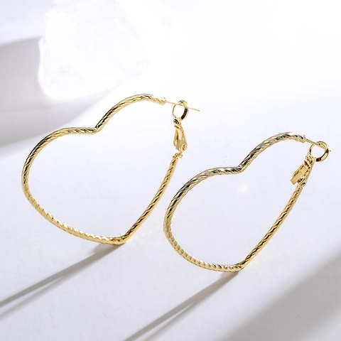 Heart Hoop Earrings Gold Plated Copper Textured Metal Geometric Statement Jewelry For Women Minimalist Fashion Elegant