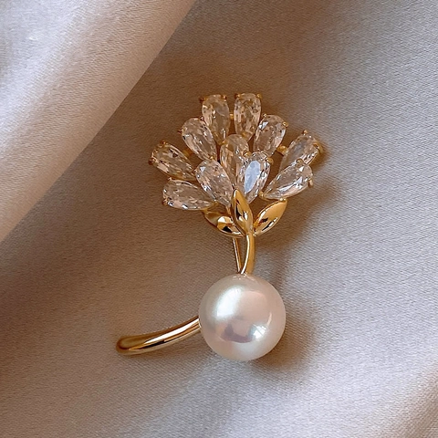Floral Pearl Rhinestone Brooch Gold Plated Alloy Flower Pin Coat Scarf Accessories Fashion Jewelry Gift for Women