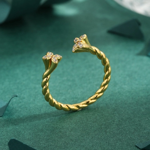 Minimalist Gold Plated Copper Twist Rope Open Ring With Clover Design Inlaid Zirconia Elegant Fashion Finger Ring For Women