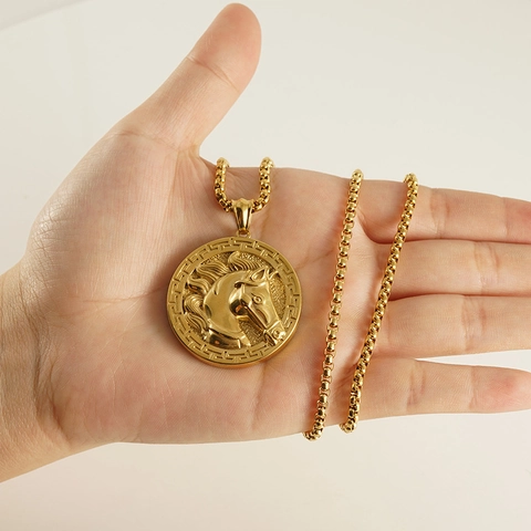 18K Gold Plated Stainless Steel Horse Head Relief Round Coin Pendant Necklace For Men Women Fashion Vintage Jewelry