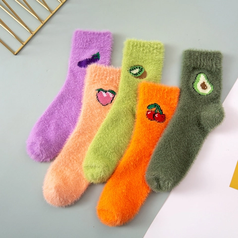 Kawaii Donne Inverno Caldo Calze Metà Polpaccio Pile Imitazione Visone Ispessite Termiche Calzini Da Casa Letto Ricamo Frutta