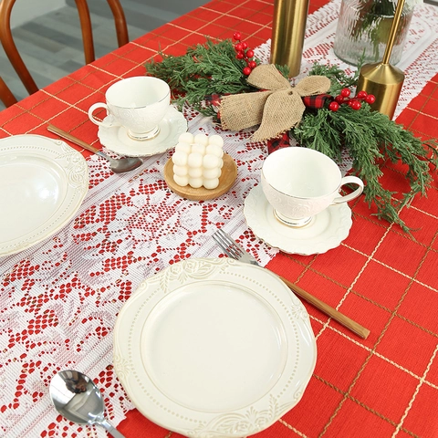 Vintage Christmas Lace Table Runner Polyester Knitted Hollow Out Floral Design With Tassel For Party Wedding Holiday Decoration