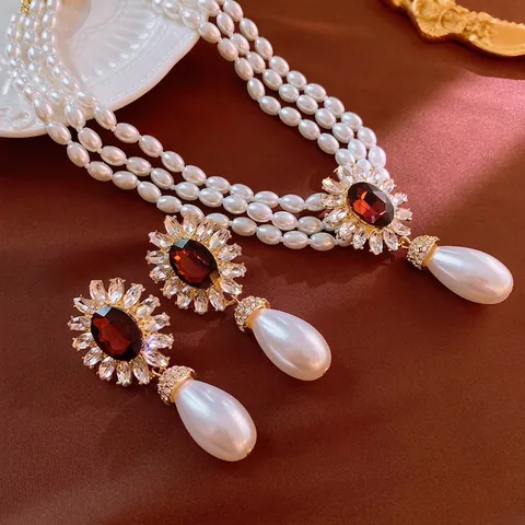 Collana E Orecchini Floreali Palazzo Vintage Con Gemma Rossa Strass Perla Artificial Imitazione Perno In Argento