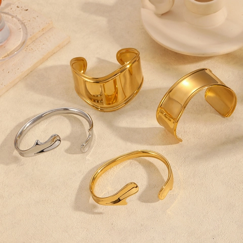 Bracciale Rigido Aperto In Acciaio Inossidabile Geometrico Placcato Oro 18 Carati Metallo Liquido Ondulato Lucidato