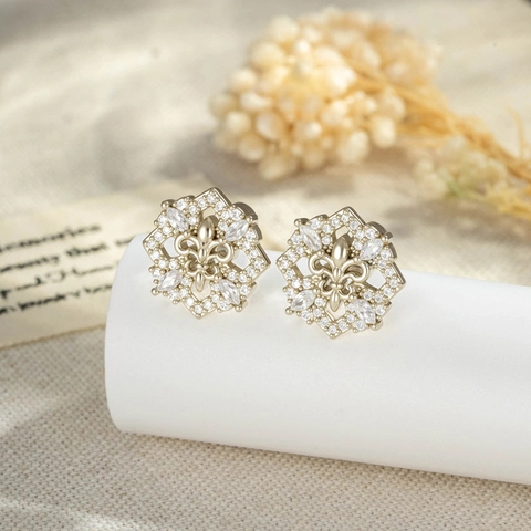 Fleur-de-lis Geometrische Zeshoek Kraakbeen Piercing Stud Titanium Staal Koper Zirkoon Vintage Franse Gouden Sieraden