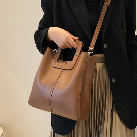 Damen Vintage PU-Leder Tragetasche Große Kapazität Quadratischer Hohler Griff Schulter Crossbody Tasche Retro Eimer Pendler Geldbörse