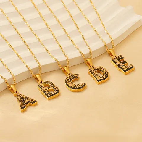 Collana Iniziale Acciaio Inossidabile Placcato Oro 18K Ciondolo Alfabeto Con Texture Nera Gioielli Di Moda Retro Per Donne
