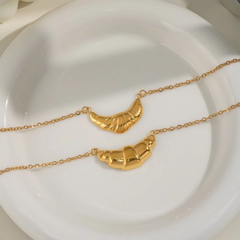 Collier Pendentif Croissant Acier Inoxydable Plaque Or PVD Imperméable Minimaliste Géométrique Bijoux De Cou Pour Femmes Style Chic