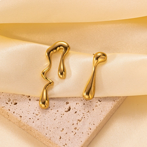 Eleganti Orecchini Asimmetrici in Metallo Fluido in Acciaio al Titanio Placcati Oro Design Liquido per Donna Gioielli Moda
