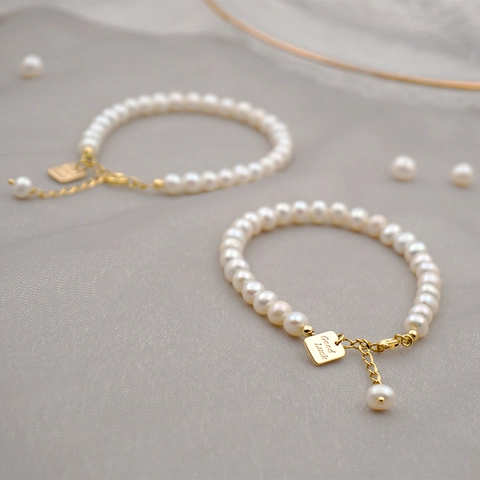 Bracciale Con Süßwasserperle D'acqua Dolce E Targhetta Incisa Good Luck In Acciaio Al Titanio Catena Regolabile Gioielli Eleganti Per Donna