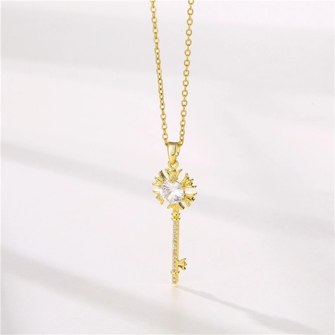 Collar Con Colgante De Llave Acero Inoxidable Chapado En Oro De 18K Circonita Cúbica Joyería Elegante Para Mujer