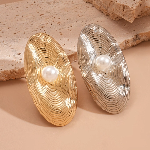 Exaggerated Oval Alloy Ring With Imitation Artificial Pearl Spiral Ripple Texture Geometric French Vintage Artistic Accessory For Women