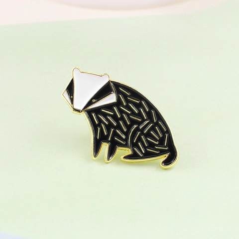 Spilla in Smalto a Forma di Tasso Cartone Animato in Lega Animale Oro Nero Bianco Distintivo per Vestiti Borse Zaini Regalo Donna Uomo