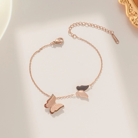 Bracciale a Doppia Farfalla in Acciaio al Titanio Oro Rosa da Donna Minimalista Raffinato Satinato Lucido Accessori Polso