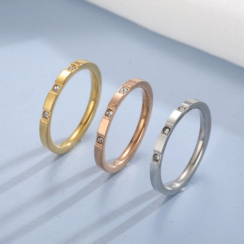Anillo Minimalista De Acero Inoxidable Con Pequeñas Circonitas Banda Pulida Joyería De Moda Mujer