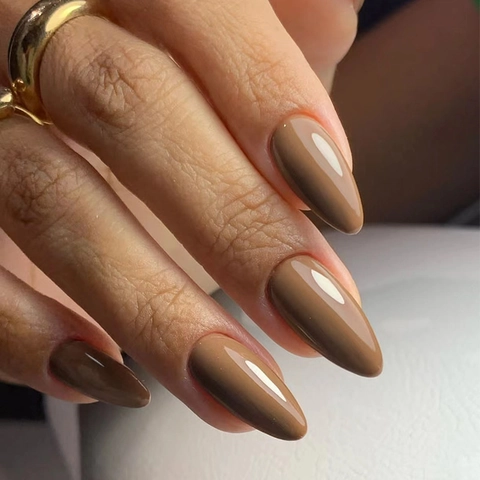 Glossy Mocha Brown Press On Nails Almond Shape Artificial Detachable Solid Color Elegant Manicure For Women