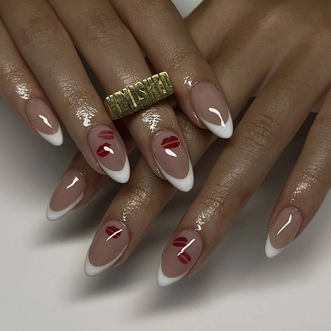 Almond Vorm Press On Nagels French Tip Rode Lip Afdruk Ontwerp Kunstnagels Voor Vrouwen