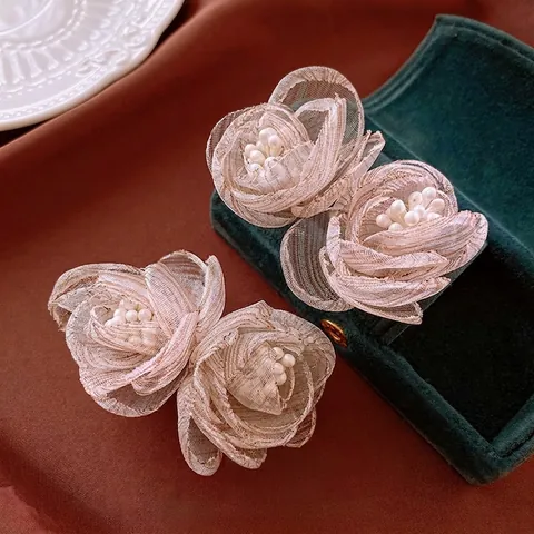 Orecchini A Fiore Con Tessuto In Rete E Künstliche Perle D'imitazione Stile Francese Vintage Per Donna Con Perno In Argento