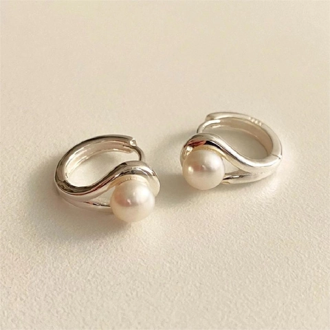 Elegante Kunstparel Hoop Oorbellen Met 925 Sterling Zilveren Oorbel Post Minimalistisch Gegolfd Ontwerp Voor Dames Bruiloft