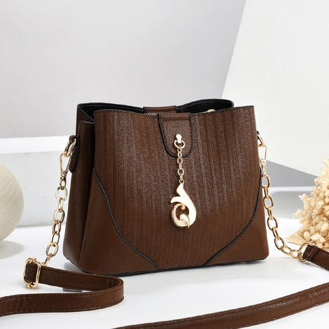 Embossed Vertical Striped Bucket Bag PU Leather Shoulder Bag Large Capacity Gold Chain Chic Handbag For Women