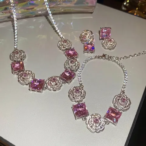 Mode Kamelienblüte Rosa Quadratischer Zirkon Kupfer Halskette Armband Ohrringe Mit 925 Sterling Silber Ohrstecker Eleganter Damenschmuck