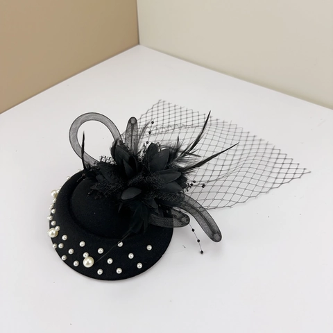 Βίντατζ Γαλλικό Καπέλο Fascinator με Πλέγμα για Γυναίκες με Κλιπ Κροκόδειλου Φτερά Λουλούδι και Τεχνητά Μαργαριτάρια Κομψά Αξεσουάρ Μαλλιών Πάρτι
