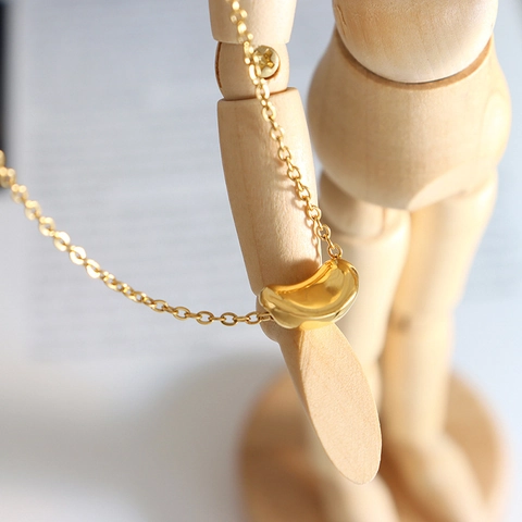 Collana Con Pendente a Fagiolo in Acciaio al Titanio Minimalista Per Donna Placcata in Oro Argento Catena per Clavicola Gioielli