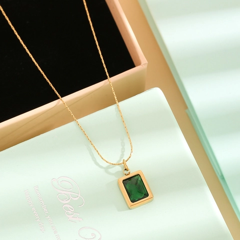 Collana Minimalista Con Ciondolo In Pietra Preziosa Verde Rettangolare In Acciaio Inossidabile Placcato Oro 18K Catena A Spina Di Pesce Per Donna