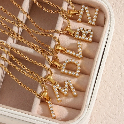 Collana Con Pendente Lettera Iniziale Acciaio Inossidabile Placcato Oro 18K Perla Artificial Sintetica Catena A Torsione Per Donna