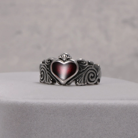 Hart Ring Titanium Staal Rood Emaille Claddagh Stijl Gothiek Gegraveerde Sieraden Voor Vrouwen
