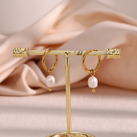 Orecchini A Cerchio In Acciaio Inossidabile Con Ciondolo In Perla Artificial D Acqua Dolce Barocca Placcata Oro 18K Per Donna