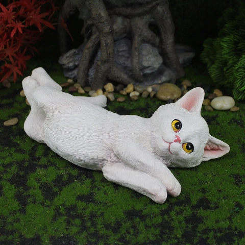 Realistic White Cat Figurine Resin Kitten Statue Lazy Lying Position Ornament Garden Home Living Room Desktop Decor