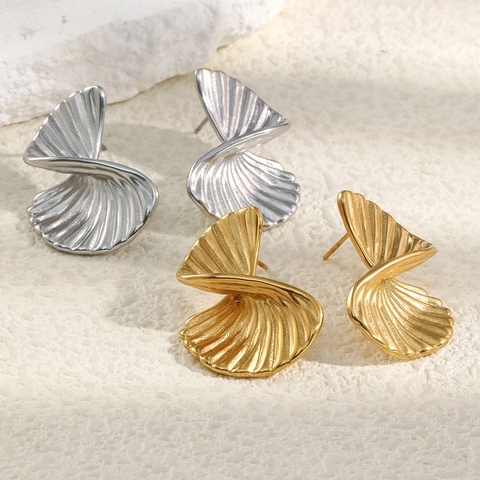 Pendientes De Botón Con Forma De Abanico Torcido Chapado En Oro De 18K Acero Inoxidable Joyería Geométrica Para Mujeres