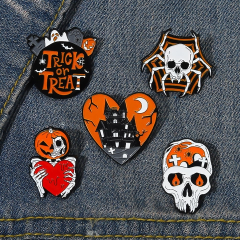 Halloween Emaille Brosche Zinklegierung Skelett Spinne Kürbis Herz Schloss Trick Or Treat Pin Für Halloween Party Kleidung Zubehör