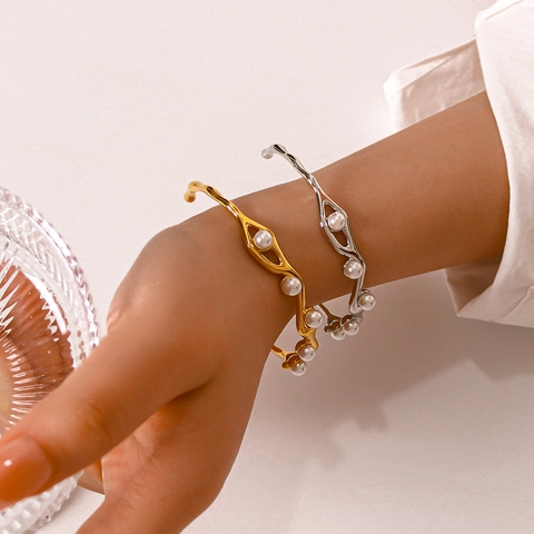 Irregular Wave Edelstahl Offene Armreif Armband Mit Künstlicher Künstliche Perle 18K Vergoldet Retro Minimalistischer Schmuck Für Damen