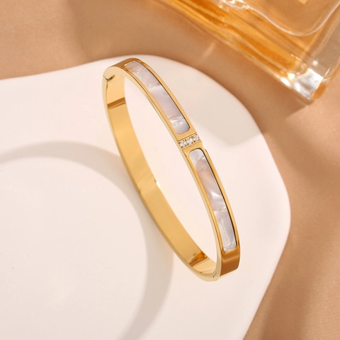 Brazalete Minimalista de Acero de Titanio y Nácar para Mujer Lujo Incrustación de Concha Tres Circones Oro Rosa Joyería