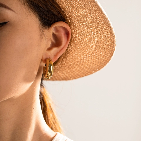 18K Gold Plated Stainless Steel Chunky C-Shaped Hoop Earrings For Women Lightweight Polished Minimalist Geometry Ear Studs