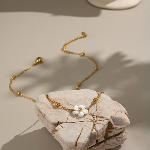 Collar Minimalista De Acero Inoxidable Con Colgante De Flor De Concha Blanca Chapado En Oro De 18K Joyería Hipoalergénica
