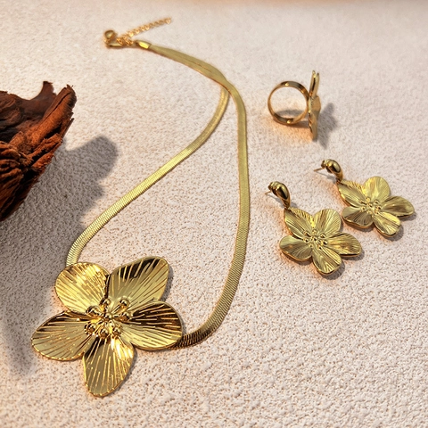 Strukturierte Blumen Halskette Ohrringe Und Verstellbarer Ring Edelstahl Vergoldet Retro Blütenblatt Design Für Damen