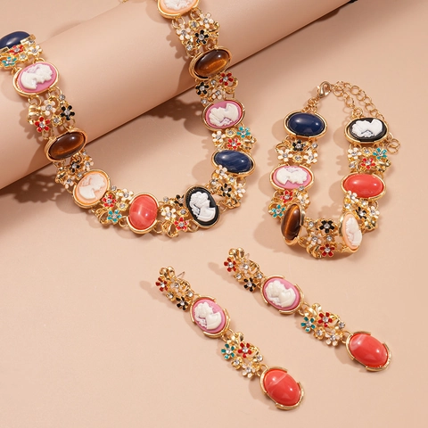 Vintage Cameo Porträt Schmuckset Halskette Armband Ohrringe Legierung Harz Blume Strass Silberner Ohrstecker