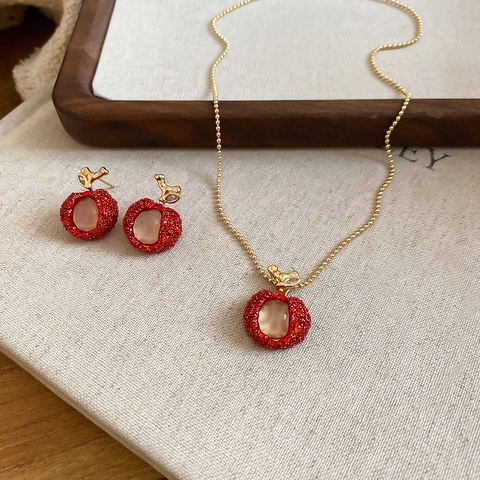 Sweet Cute Apple Jewelry Set Resin Zirconia Fruit Pendant Necklace And Stud Earrings For Women Elegant Red Gold Jewelry
