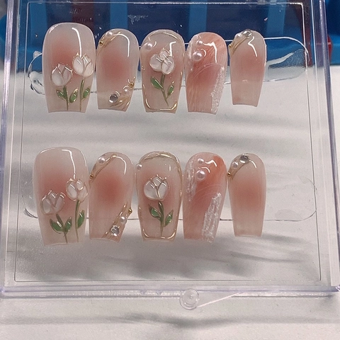 Uñas Postizas Hechas A Mano Diseño Tulipán Relieve 3D Degradado Rosa Perlas Artificiales Línea Dorada Elegantes Uñas Adhesivas