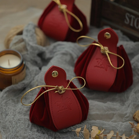 Velvet PU Leather Wedding Favor Bags Drawstring Candy Gift Pouch With Artificial Pearl Tag Button Closure Party Souvenir