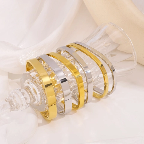 Minimalistischer Edelstahl Viereckiger Armreif 18K Vergoldet Wasserdicht Hypoallergen Polierter Schmuck Für Damen