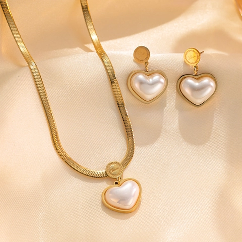 Set di Gioielli Romantici in Acciaio Inossidabile con Cuore e Perla Artificiale per Donna Collana con Catena a Serpente Placcata in Oro Orecchini a Bottone Incisi Love